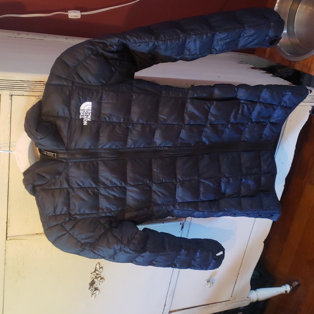 NORTHFACE little girls light weight winter jacket.Amazing Barely Used Condition.